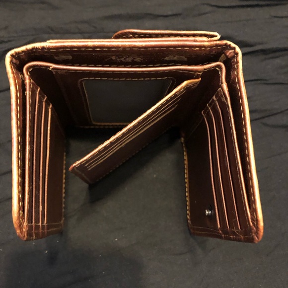 Leather Tri-Fold Wallet - Picture 6 of 7